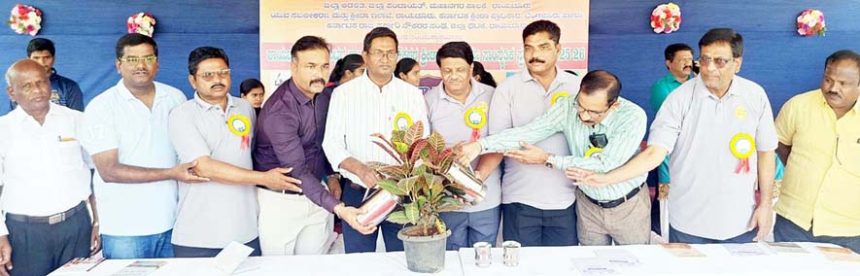 ರಾಯಚೂರು ಜಿಲ್ಲಾ ಉತ್ಸವ ವಿಶೇಷ ಕಾರ್ಯಕ್ರಮ ನೌಕರರ ಕ್ರೀಡಾಕೂಟ, ಸಾಂಸ್ಕೃತಿಕ ಸ್ಪರ್ಧೆಗೆ ಎಡಿಸಿ ಶಿವಾನಂದ ಚಾಲನೆ