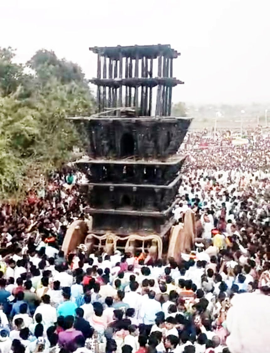 ಗಬ್ಬೂರು ; ಮೂಲಸ್ಥಾನದಿಂದ ಹೊರ ಬಂದ ಬೂದಿ ಬಸವೇಶ್ವರನ ರಥ