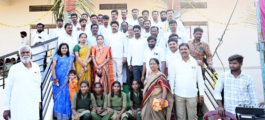 ತುರುಕನಡೋಣಿಯಲ್ಲಿ ಸರ್ಕಾರಿ ಪ್ರೌೌಢಶಾಲೆ ಉದ್ಘಾಟನೆ – ಕುಡಿಯುವ ನೀರಿಗಾಗಿ ಕೆರೆ ನಿರ್ಮಾಣದ ಭರವಸೆ ಶೈಕ್ಷಣಿಕ ಪ್ರಗತಿ, ಸೌಕರ್ಯಗಳಿಗೆ ಅನುದಾನ ಒದಗಿಸುವೆ-ದದ್ದಲ್