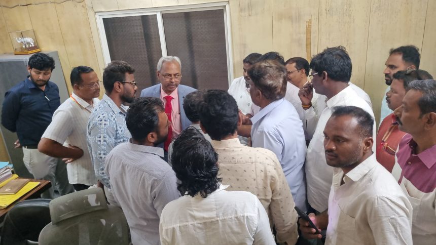 ಮಹಾನಗರ ಪಾಲಿಕೆಗೆ ಲೋಕಾಯುಕ್ತರ ತಂಡ, ರಾತ್ರಿಿವರೆಗೂ ಪರಿಶೀಲನೆ ಕಡತ, ಅರ್ಜಿ ಅಸಮರ್ಪಕ ವಿಲೇವಾರಿಗೆ ತಪರಾಕಿ