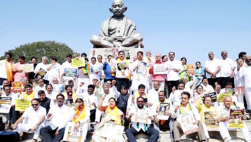 ರಾಜ್ಯಪಾಲರೊಂದಿಗೆ ಅನುಚಿತ ವರ್ತನೆ, ಅಬಕಾರಿ ಲಂಚ ಪ್ರಕರಣ : ಪ್ರತಿಪಕ್ಷಗಳ ಜಂಟಿ ಹೋರಾಟ