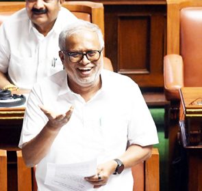 ಶಾಸಕ ಸುರೇಶ್ ಕುಮಾರ್ ಮನೆ ಗೋಡೆಗೆ ಪೋಸ್ಟರ್ ಅಂಟಿಸಿದವರ ವಿರುದ್ಧ ಕ್ರಮ