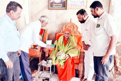 ಡಾ.ಸಿದ್ದಲಿಂಗ ಮಹಾಸ್ವಾಮಿಗಳಿಗೆ ಬಿಜೆಪಿ ಮುಖಂಡರಿಂದ ಸನ್ಮಾನ