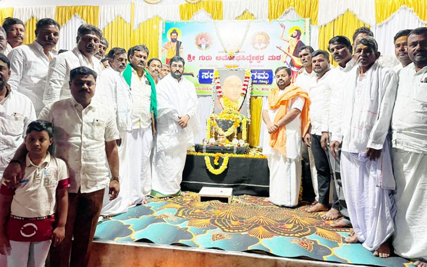 ದಿ.ಸಿದ್ದರಾಮಾನಂದ ಪುರಿ ಮಹಾಸ್ವಾಮಿಗಳಿಗೆ ನುಡಿನಮನ ಸಮಾಜಕ್ಕೆ ಶ್ರೀಗಳ ಕೊಡುಗೆ ಅಪಾರ : ಮಾದಯ್ಯ ಗುರುವಿನ್