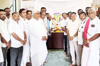 ತಾಲೂಕಾಡಳಿತದಿಂದ ವೇಮನ ಜಯಂತಿ ಆಚರಣೆ ಜಿಡ್ಡುಗಟ್ಟಿದ ಸಮಾಜಕ್ಕೆ ಚೈತನ್ಯ ನೀಡಿದ ವೇಮನ – ಬಾದರ್ಲಿ