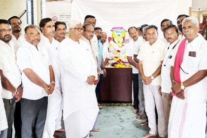 ತಾಲೂಕಾಡಳಿತದಿಂದ ವೇಮನ ಜಯಂತಿ ಆಚರಣೆ ಜಿಡ್ಡುಗಟ್ಟಿದ ಸಮಾಜಕ್ಕೆ ಚೈತನ್ಯ ನೀಡಿದ ವೇಮನ – ಬಾದರ್ಲಿ