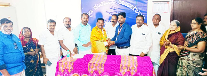 ಸಿರವಾರ : ಪ.ಪಂ. ಅಧ್ಯಕ್ಷರಾಗಿ ಹಾಜೀ ಚೌದ್ರಿ ಅವಿರೋಧ ಆಯ್ಕೆ, ತಾತನ ಹಿಂದಿಕ್ಕಿದ ಮೊಮ್ಮಗ