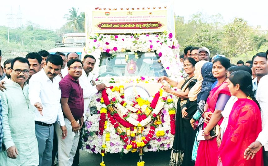 ಮುದಗಲ್ : ಜಿಲ್ಲಾ ಉತ್ಸವ ರಥಕ್ಕೆ ಅದ್ದೂರಿ ಸ್ವಾಾಗತ ; ಬೀಳ್ಕೊಡುಗೆ