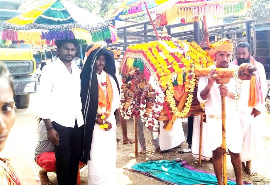 ಜಾಲಹಳ್ಳಿಯಲ್ಲಿ ಶಿವರಾತ್ರಿ ಅಂಗವಾಗಿ ಕೇರಿ ಸಿದ್ದೇಶ್ವರ ಹಾಗೂ ತಾಯಮ್ಮ ಪಲ್ಲಕ್ಕಿ ಸೇವೆ