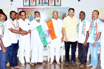 ಮಾನ್ವಿ : ಬಿಜೆಪಿಯ ಅರುಣ್ ಚಂದಾ ಸೇರಿದಂತೆ ಅನೇಕರು ಕಾಂಗ್ರೆಸ್ ಪಕ್ಷಕ್ಕೆ ಸೇರ್ಪಡೆ