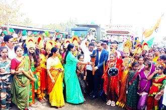 ಸಿರವಾರ : ಜ್ಯೋತಿ ರಥಕ್ಕೆ ಸ್ವಾಗತ ಜಿಲ್ಲಾ ಉತ್ಸವದಲ್ಲಿ ಎಲ್ಲರೂ ಪಾಲ್ಗೊಳ್ಳಿ – ತಹಶಿಲ್ದಾರ ಅಶೋಕ