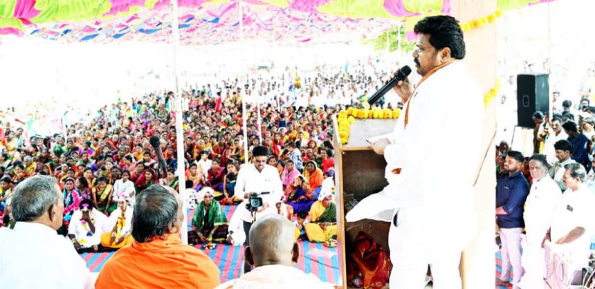 ಗಾರಲದಿನ್ನಿಯಲ್ಲಿ ಉಚಿತ ಸಾಮೂಹಿಕ ವಿವಾಹ ಆರ್ಥಿಕ ಹೊರೆ ತಗ್ಗಿಸಲು ಸಾಮೂಹಿಕ ವಿವಾಹಗಳೆ ಸೂಕ್ತ – ದದ್ದಲ್