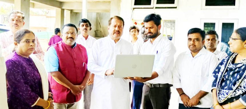 ಪ್ರವೇಶಾತಿಗೆ ಶಾಸಕ ನಾಡಗೌಡ ಚಾಲನೆ : ಸರ್ಕಾರಿ ವಸತಿಯುಕ್ತ ಕಾಲೇಜಿನ ವೆಬ್‌ಸೈಟ್ ಉದ್ಘಾಟನೆ