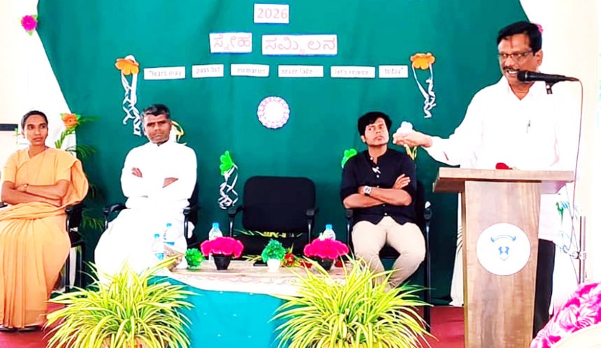 ಜಾಗೀರ ಪನ್ನೂರು ಶಾಲೆಯಲ್ಲಿ ಸ್ನೇಹ ಸಮ್ಮಿಲನ ಕಾರ್ಯಕ್ರಮ ಪವಿತ್ರವಾದ ಸ್ನೇಹದಲ್ಲಿ ಜಾತಿ, ಧರ್ಮದ ಭೇದವಿರದು – ರಮೇಶಬಾಬು ಯಾಳಗಿ