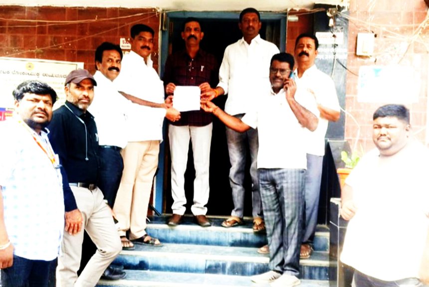 ಒಳ ಮೀಸಲಾತಿ ಸರ್ವೆ ಮಾಡಿದ ಗಣತಿದಾರರ ಮನವಿ ಗಳಿಕೆ ರಜೆಯ ಹಾಜರಾತಿ ಪ್ರಮಾಣ ಪತ್ರ ನೀಡಲು ನೌಕರರ ಸಂಘ ಒತ್ತಾಯ