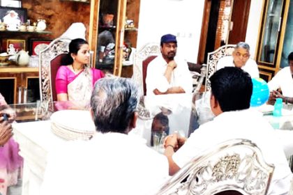 ಬೆಂಗಳೂರಿನ ಬಿಜೆಪಿ ಶಾಸಕ ಭೈರತಿ ಬಸವರಾಜ ನಿವಾಸಕ್ಕೆೆ ಮಾಜಿ ಸಂಸದ ಕೆ.ವಿರೂಪಾಕ್ಷಪ್ಪ ಭೇಟಿ