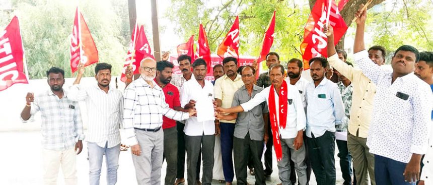 ಕಟ್ಟಡ ಕಾರ್ಮಿಕರ ವಿವಿಧ ಬೇಡಿಕೆ ಈಡೇರಿಸಲು ಒತ್ತಾಯ