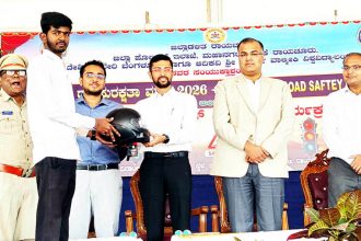 ಕಾಲೇಜು ವಿದ್ಯಾರ್ಥಿಗಳಿಗೆ ಉಚಿತ ಹೆಲ್ಮೆಟ್ ವಿತರಣೆ ವಿದ್ಯಾರ್ಥಿಗಳು ಸಂಚಾರ ನಿಯಮ ಪಾಲಿಸಿ, ತಿಳಿಸಿ – ಕೆ.ನಿತೀಶ್