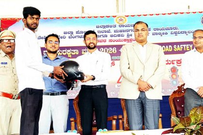 ಕಾಲೇಜು ವಿದ್ಯಾರ್ಥಿಗಳಿಗೆ ಉಚಿತ ಹೆಲ್ಮೆಟ್ ವಿತರಣೆ ವಿದ್ಯಾರ್ಥಿಗಳು ಸಂಚಾರ ನಿಯಮ ಪಾಲಿಸಿ, ತಿಳಿಸಿ – ಕೆ.ನಿತೀಶ್