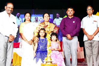 ಶಾಲೆ ಕಟ್ಟಡ ನೋಡಿ ಆಕರ್ಷಿತರಾಗದಿರಿ ಸಂಸ್ಕಾರದ ಕಡೆ ಗಮನ ಕೊಡಿ – ಆರ್.ಇಂದಿರಾ