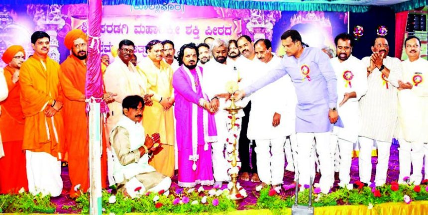 ಮಹಾಲಕ್ಷಿ ್ಮೀ ಶಕ್ತಿ ಪೀಠದ 39ನೇ ಜಾತ್ರಾ ಮಹೋತ್ಸವ ಅದ್ದೂರಿಯಾಗಿ ಜರುಗಿದ ಭವ್ಯ ರಥೋತ್ಸವ