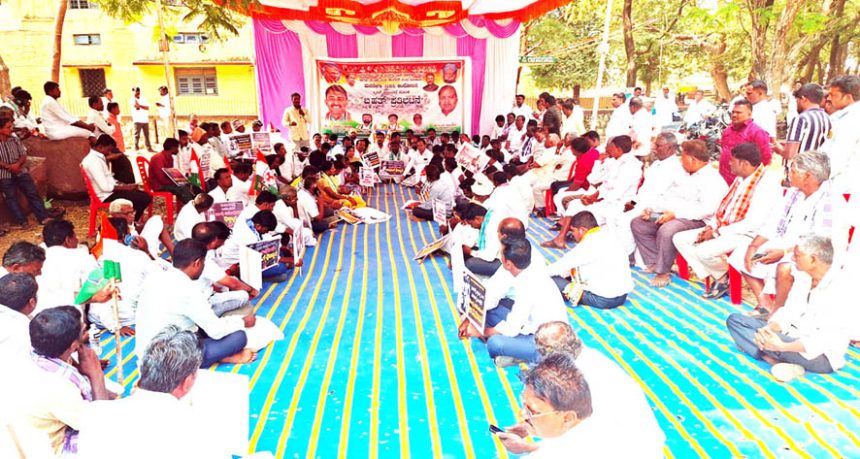 ಮನರೇಗಾ ಯೋಜನೆ ಮರುಜಾರಿಗೆ ಒತ್ತಾಯಸಿ ಕಾಂಗ್ರೆಸ್ ಪ್ರತಿಭಟನೆ