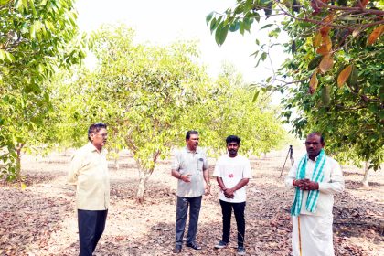ರೈತರ ಜಮೀನಿಗೆ ಕೃಷಿ ವಿಜ್ಞಾನಿಗಳ ಭೇಟಿ