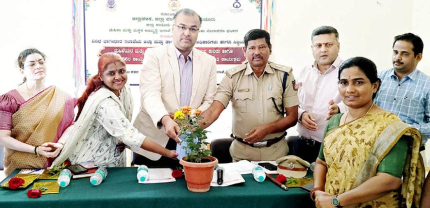 ಮಹಿಳೆಯರ ಮತ್ತು ಮಕ್ಕಳ ಸಾಗಾಣಿಕೆ ತಡೆ; ಜಿಲ್ಲಾ ಮಟ್ಟದ ತರಬೇತಿ ಮಹಿಳೆಯರ, ಮಕ್ಕಳ ಸಾಗಣೆ ತಡೆಗೆ ಮುಂದಾಗಿ : ನ್ಯಾ.ಹೆಚ್.ಎ.ಸಾತ್ವಿಕ್