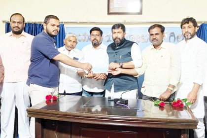 ಪತ್ರಕರ್ತ ಆಶ್ರ್ ಕುಟುಂಬಕ್ಕೆ ಪರಿಹಾರ ಚೆಕ್ ವಿತರಣೆ ಯೋಜನೆ ರೂಪಿಸಿದ ರಾಯಚೂರು ರಿಪೋರ್ಟರ್‌ಸ್‌ ಗಿಲ್‌ಡ್‌ ಕಾರ್ಯಕ್ಕೆ ಸಲೀಂ ಆಹ್ಮದ್ ಮೆಚ್ಚುಗೆ