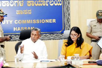 ಅಧಿಕಾರಿಗಳಿಗೆ ಸೂಚನೆ ನೀಡಿದ ಆಹಾರ ಸಚಿವ ಕೆ.ಎಚ್. ಮುನಿಯಪ್ಪ ಮಕ್ಕಳು ಐಟಿ ರಿಟರ್ನ್ ಸಲ್ಲಿಸುತ್ತಿದ್ದರೂ ಪೋಷಕರಿಗೆ ಬಿಪಿಎಲ್ ಕಾರ್ಡ್