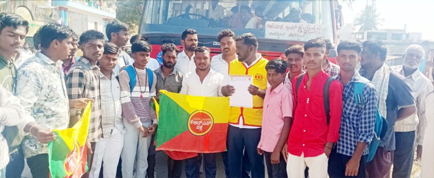 ಕವಿತಾಳ ; ಬಸ್ ಸಮಸ್ಯೆ: ಪ್ರತಿಭಟನೆ