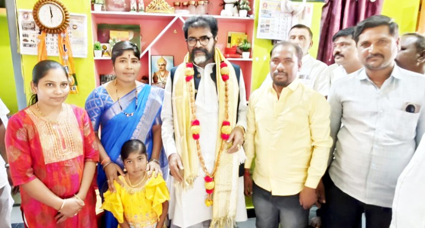 ಮಾನ್ವಿ: ಛಲವಾದಿ ನಾರಾಯಣಸ್ವಾಮಿ ಇವರಿಗೆ ಸನ್ಮಾನ