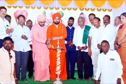 ಮಾನ್ವಿ : ಗಾರಿಗೆ ಜಾತ್ರೆ ಅಂಗವಾಗಿ ಜಿಲ್ಲಾ ರೈತ ಸಮಾವೇಶದಲ್ಲಿ ಡಾ.ಎ.ಆರ್.ಕುರುಬರ ಸಲಹೆ ‘ರೈತರು ಎಳ್ಳು, ಸಾಸಿವೆ ಬೆಳೆ ಪದ್ದತಿ ಅಳವಡಿಸಿಕೊಳ್ಳಿ’