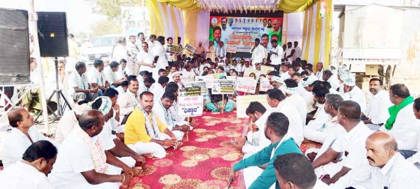 ಬ್ಲಾಕ್ ಕಾಂಗ್ರೆಸ್‌ನಿಂದ ಮನರೇಗಾ ಬಚಾವ್ ಪ್ರತಿಭಟನೆ ಕೇಂದ್ರದಿಂದ ಗಾಂಧಿ ಹೆಸರು ಅಳಿಸುವ ಹುನ್ನಾರ: ಸಿದ್ದನಗೌಡ ತುರುವಿಹಾಳ