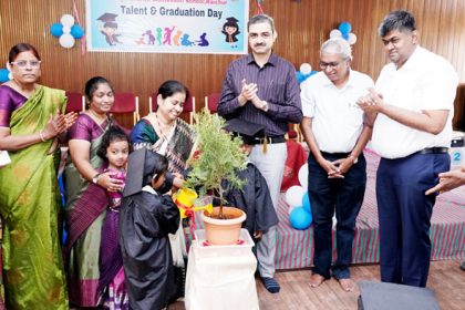 ವಿದ್ಯಾಭಾರತಿ ಮಾಂಟೆಸರಿ ಶಾಲೆಯಲ್ಲಿ ಪ್ರತಿಭಾ ಪ್ರದರ್ಶನ ಹಾಗೂ ಪದವಿ ಪ್ರದಾನ ದಿನಾಚರಣೆ ಪ್ರತಿಭಾ ಪ್ರದರ್ಶನ ; ಶಿಕ್ಷಣದ ಜೊತೆಗೆ ಸಂಸ್ಕಾಾರ ಮತ್ತು ಮೌಲ್ಯಗಳ ಬೆಳವಣಿಗೆಗೂ ಪೂರಕ – ಡಾ. ಅಜಿತ್ ಕುಲಕರ್ಣಿ