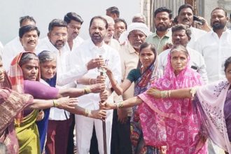 ವಡವಾಟಿ,ದೇವಿನಗರದಲ್ಲಿ ಎ.ವಸಂತಕುಮಾರ್‌ರಿಂದ ಭೂಮಿ ಪೂಜೆ ದೇವಸ್ಥಾಾನಕ್ಕೆ 20 ಲಕ್ಷಘಿ, ಸಿಸಿ ರಸ್ತೆಗೆ 1ಕೋಟಿ ಅನುದಾನ