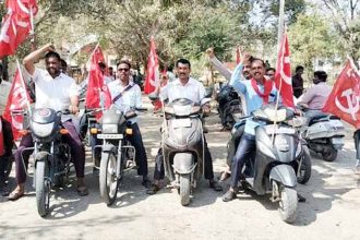 ಮುಷ್ಕರ ಬೆಂಬಲಿಸಲು ಕೋರಿ ಬೈಕ್ ರ್ಯಾಾಲಿ